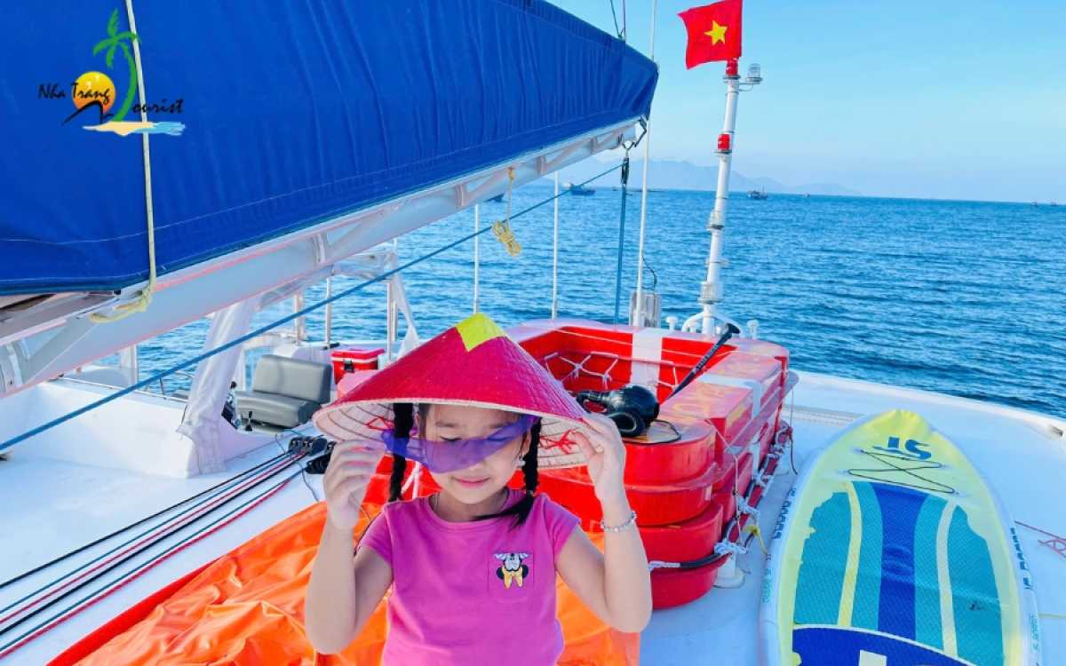 Hành trình ngắm hoàng hôn trên du thuyền Nemo Yacht